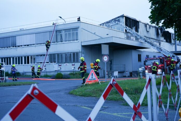 pożar w mistubishi chemical advancer w lenzburgu